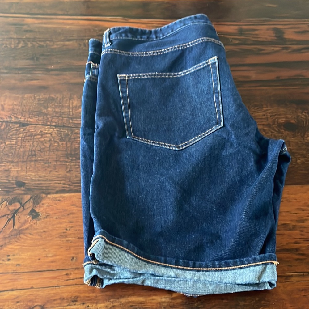 H&M Men's Dark Denim Slim Fit Shorts with cuff size 38 - Picture 8 of 9